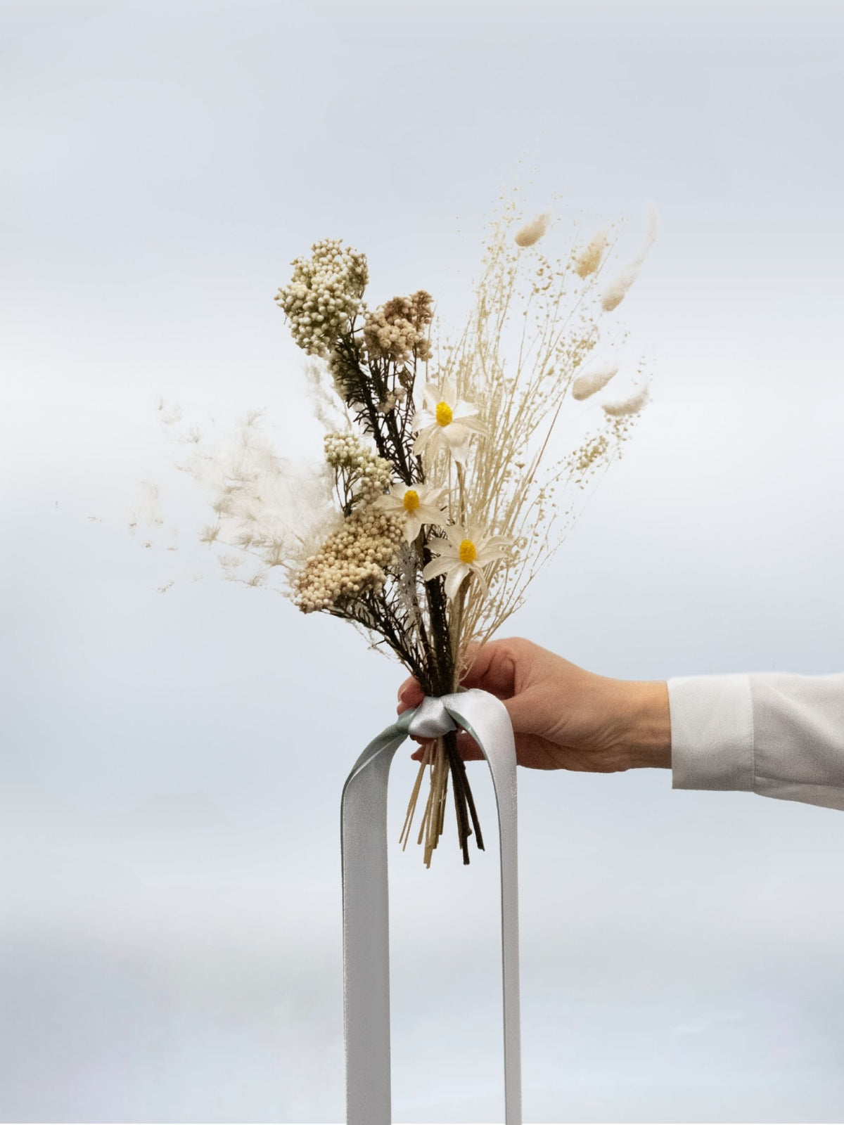 Pearl – Petite White Dried and Preserved Flower Bouquet – Classic