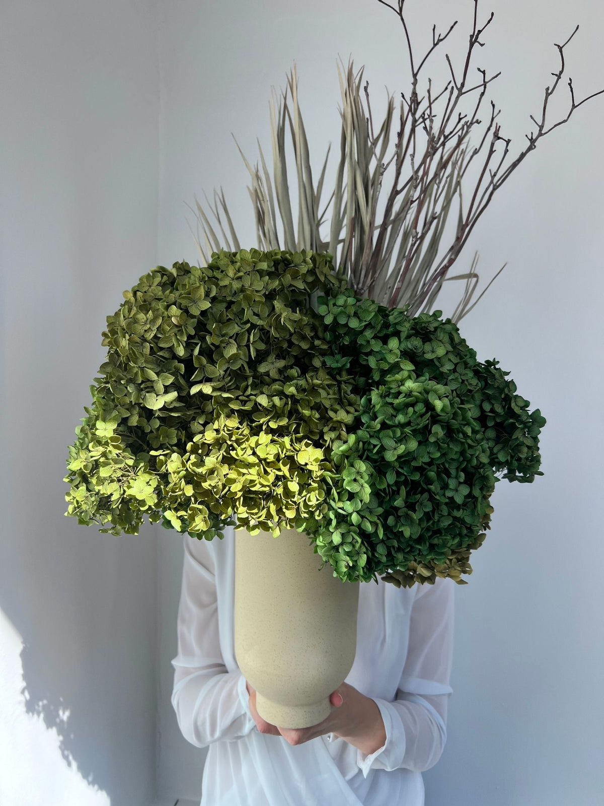 Eden – Green Preserved Hydrangea & Palm Arrangement in Audo Copenhagen Cyclades Vase – Luxe