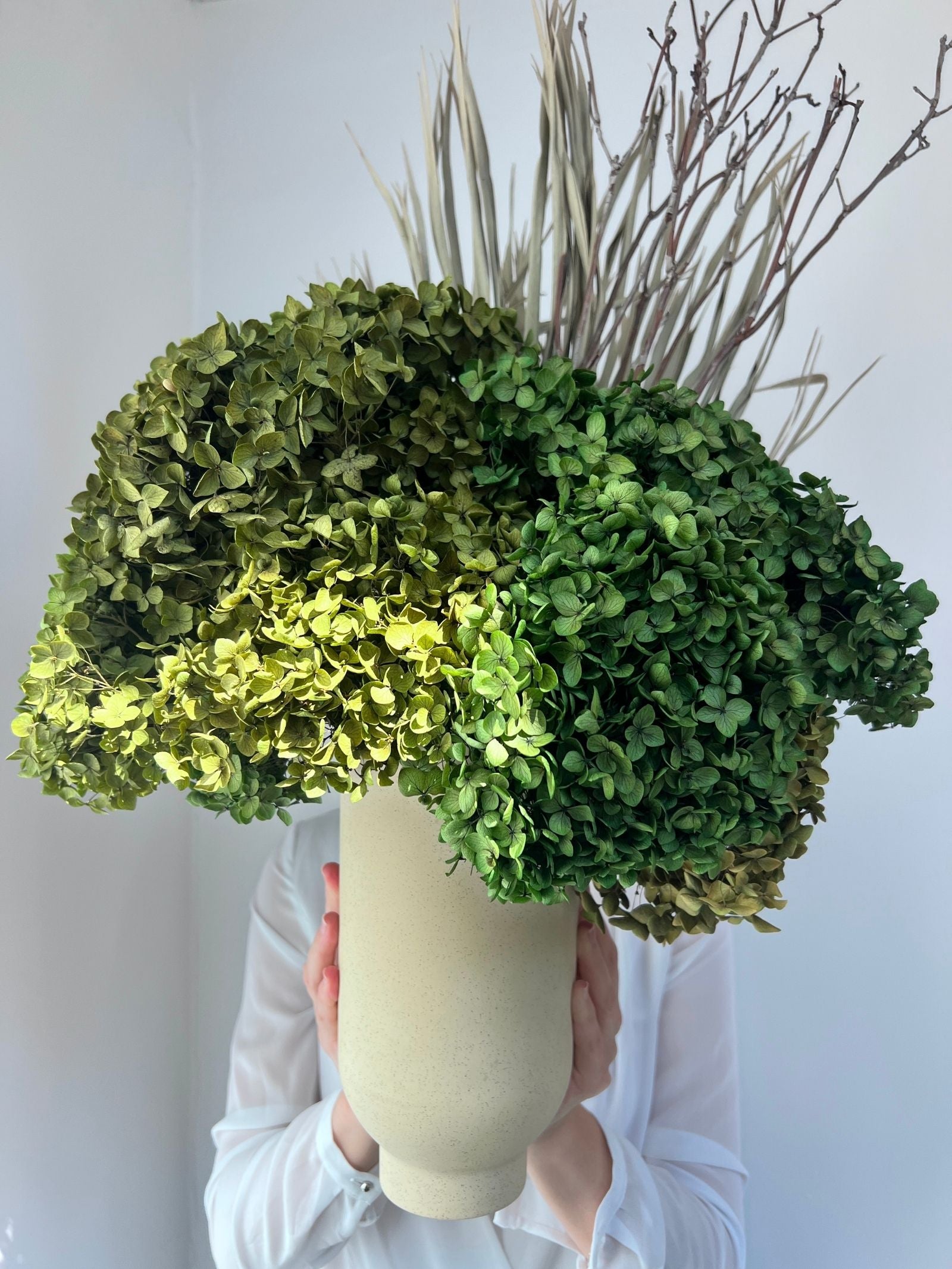 Eden – Green Preserved Hydrangea & Pampas Arrangement in Audo Copenhagen Cyclades Vase – Luxe