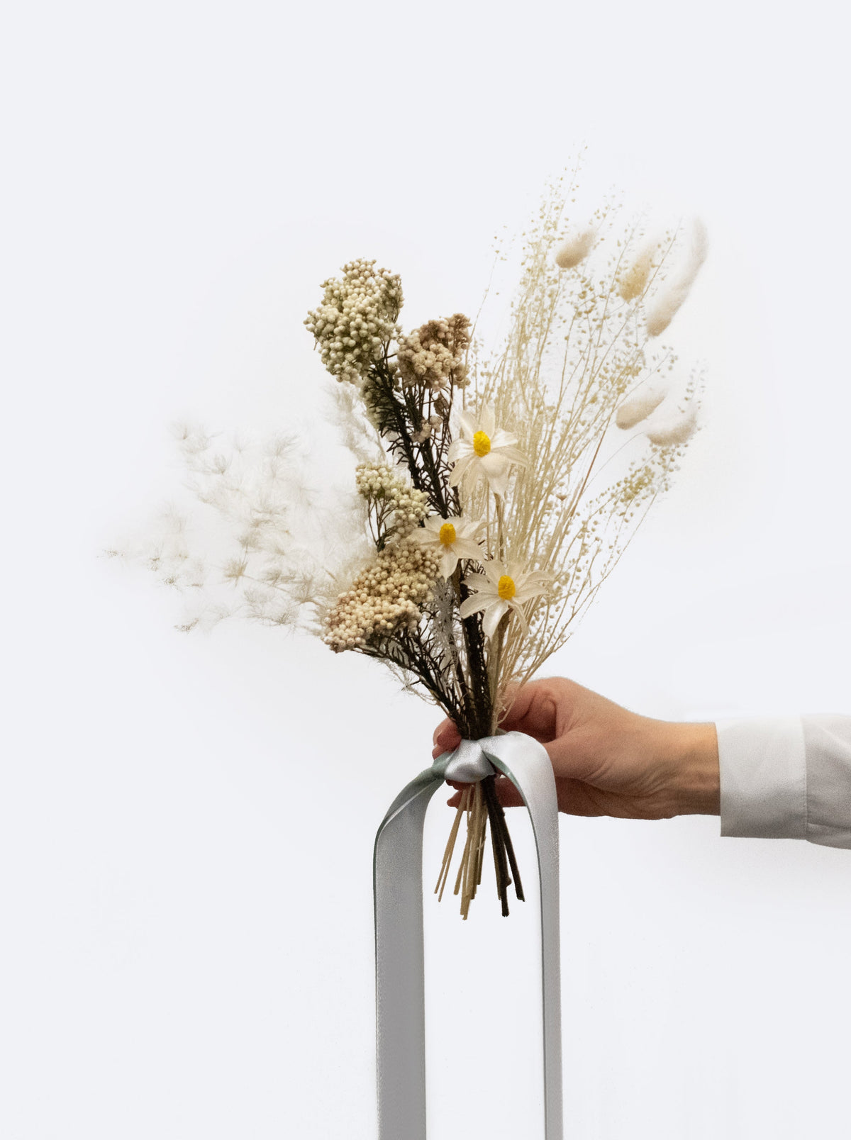 Pearl – Petite White Dried and Preserved Flower Bouquet – Classic