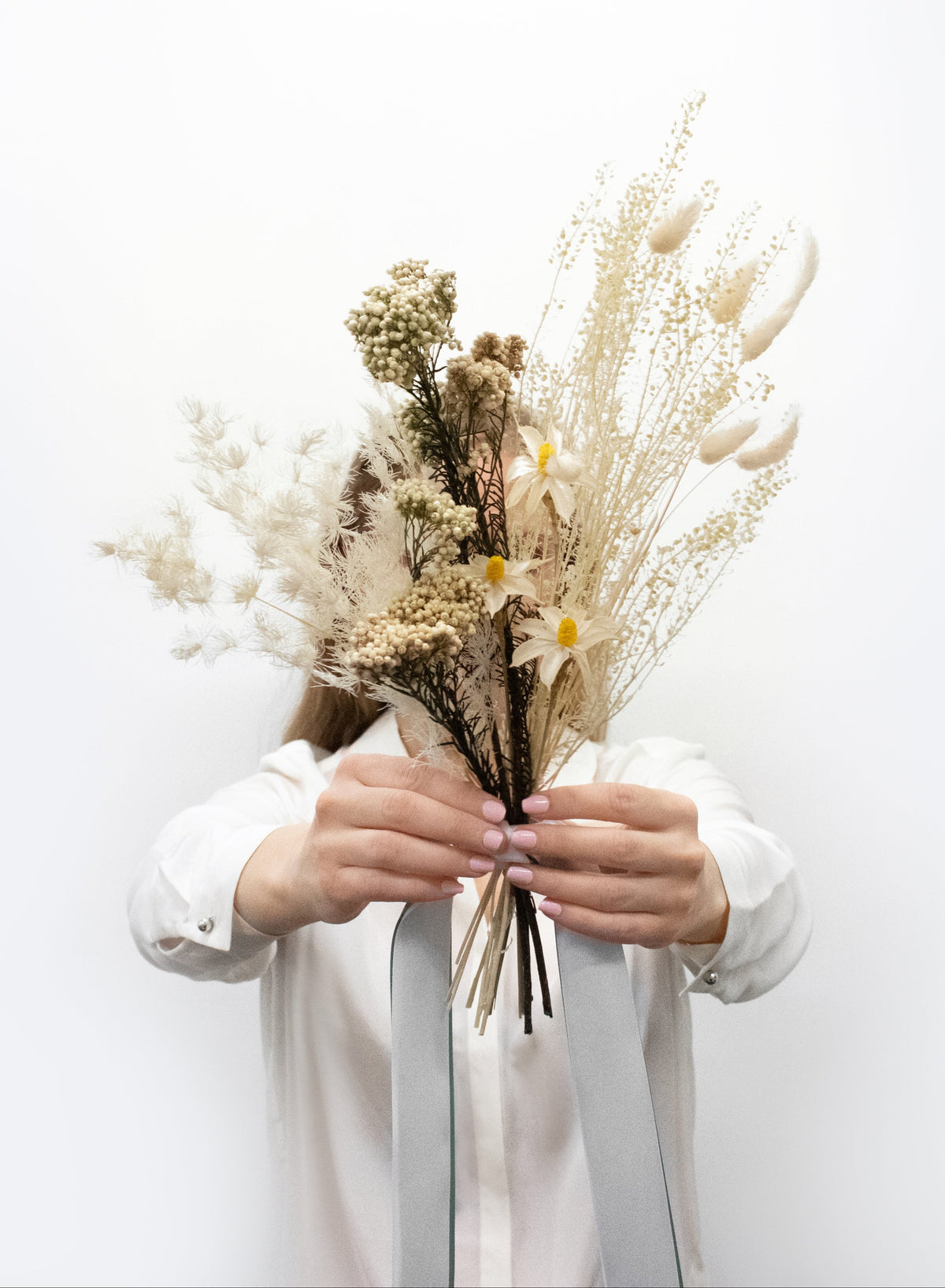 Pearl – Petite White Dried and Preserved Flower Bouquet – Classic