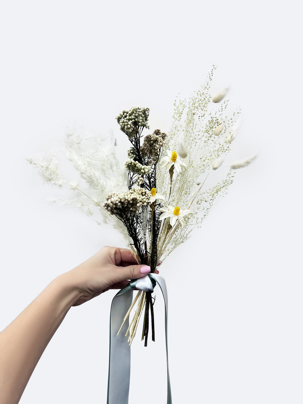 Pearl – Petite White Dried and Preserved Flower Bouquet – Classic