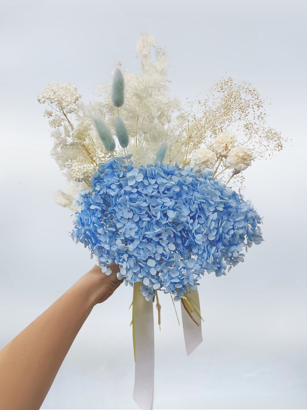 Skye – Ruddy Blue Preserved and Dried Flower Bouquet – Classic