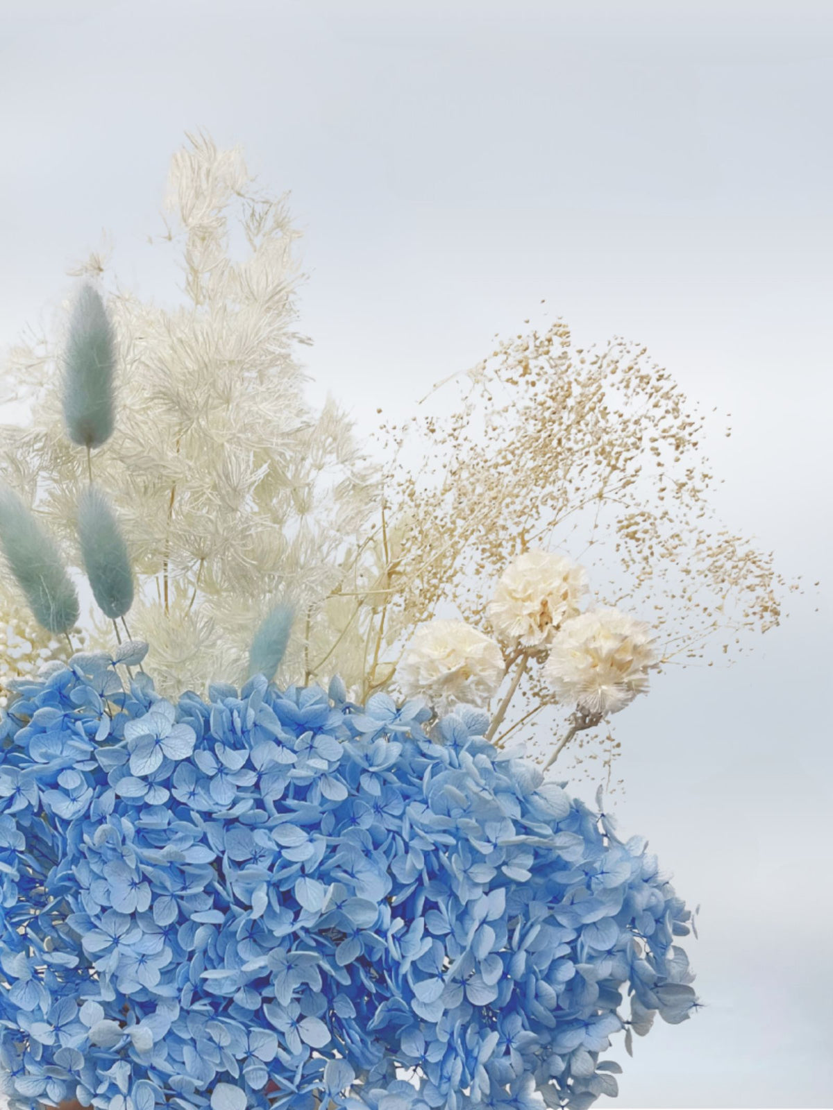 Skye – Ruddy Blue Preserved and Dried Flower Bouquet – Classic