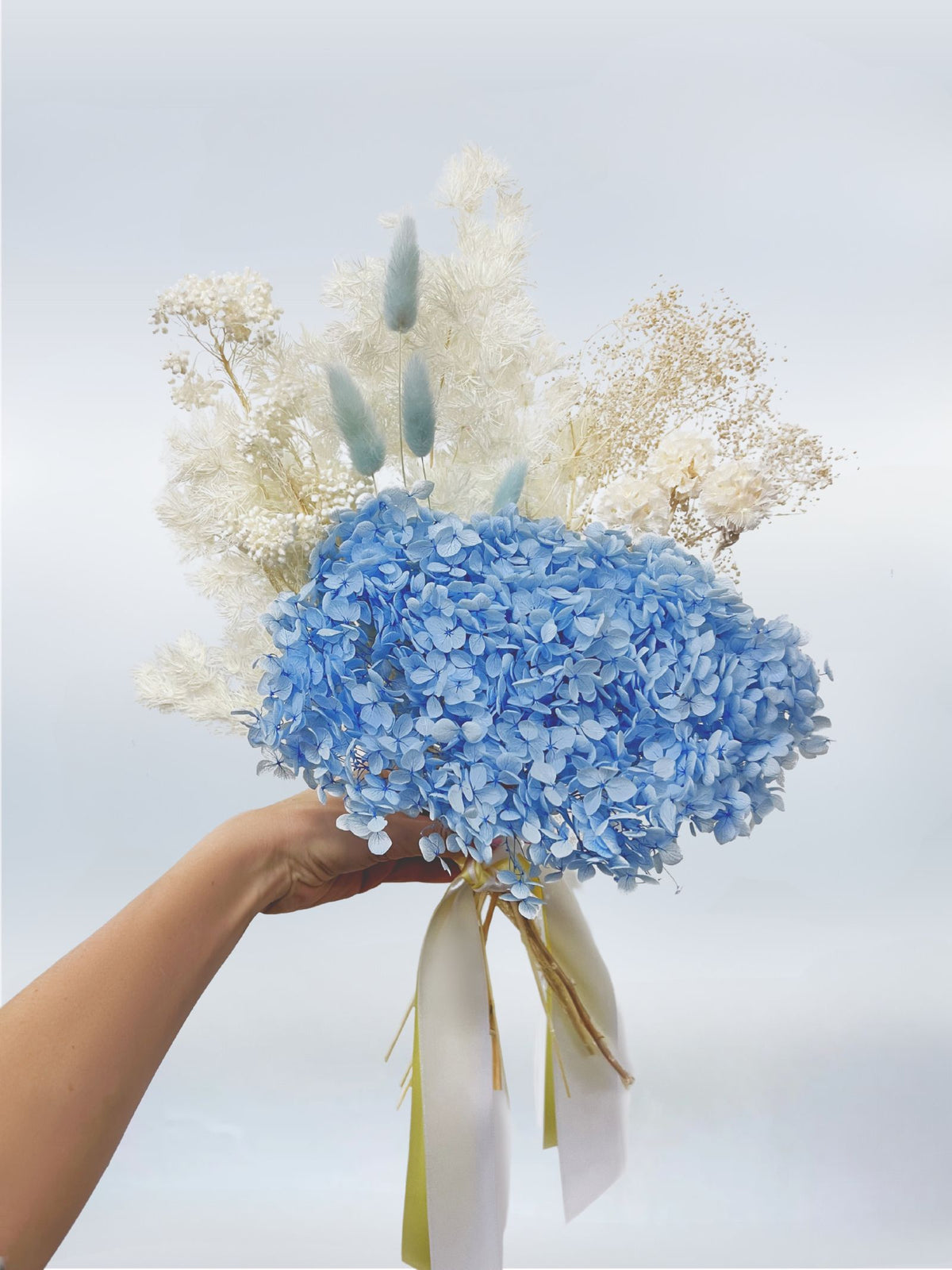Skye – Ruddy Blue Preserved and Dried Flower Bouquet – Classic