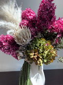 Sienna arrangement in its white ceramic vase seen from the front